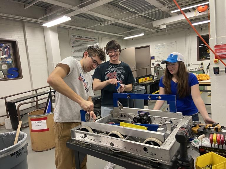 students work on robot in three days build at kettering university 