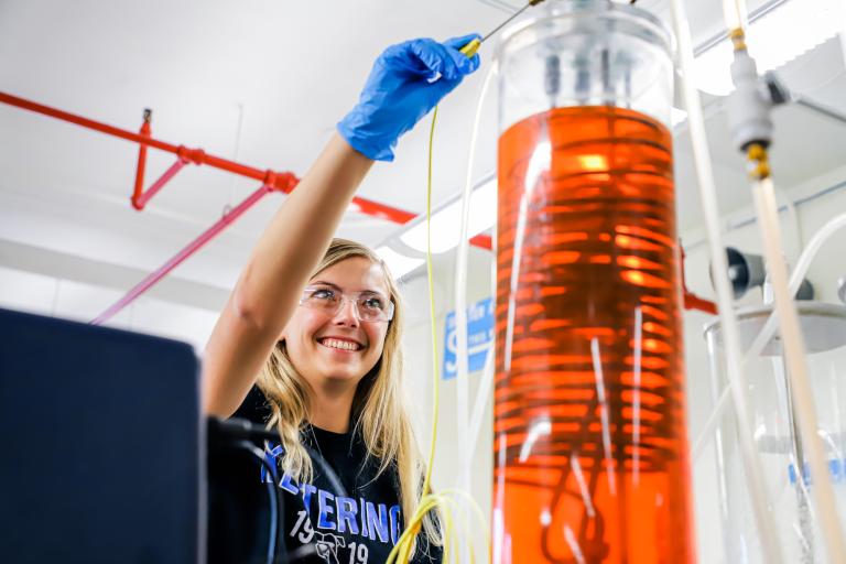 Kettering student working in a chemical engineering lab.
